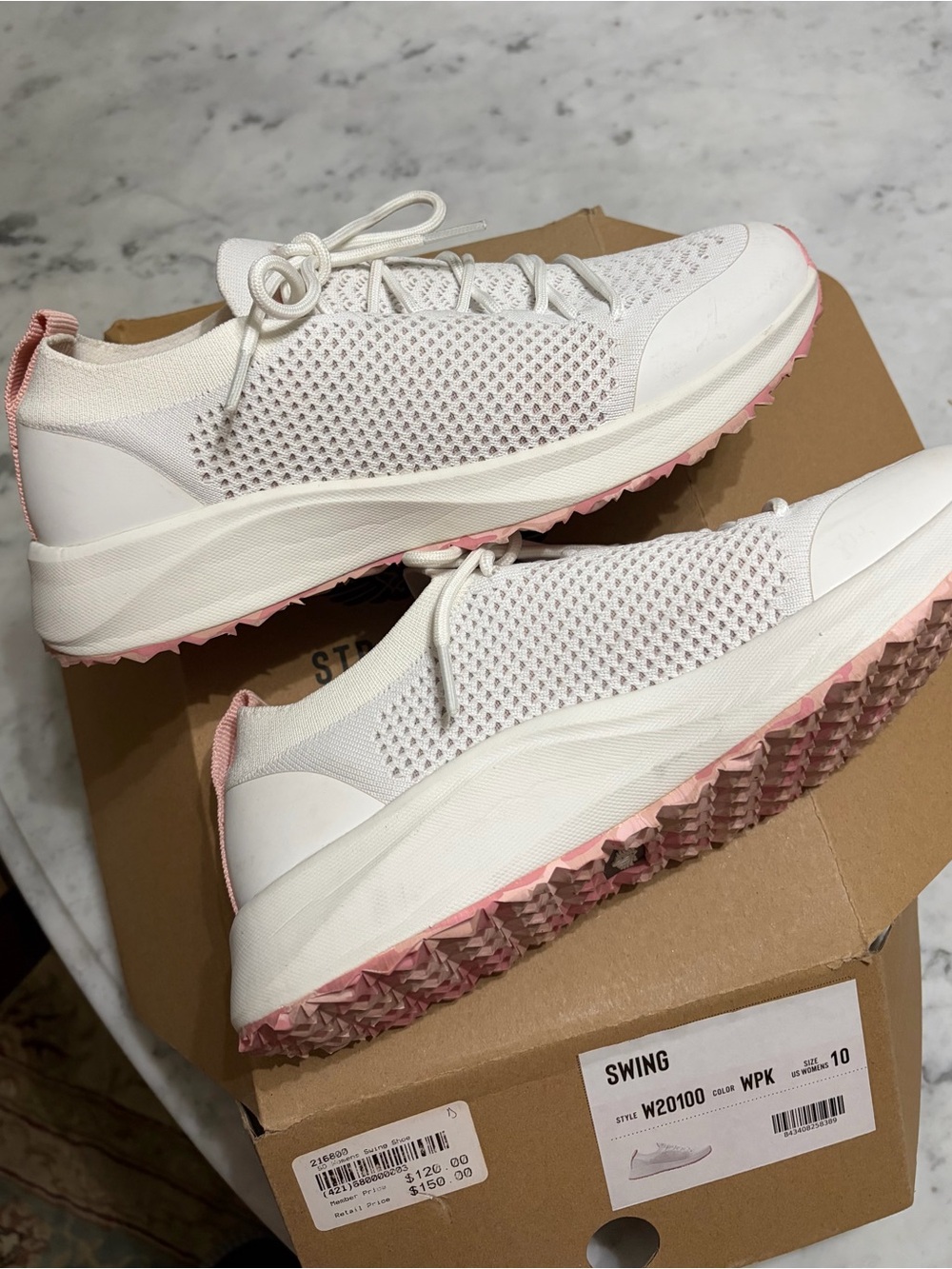 Women’s straight down. Swing. golf sneakers. New.